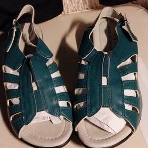 ALLISON WOMEN TEAL SANDAL NWT SIZE 8M
